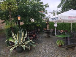 Biergarten im Regen