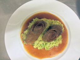 Involtini auf Erbsenrisott